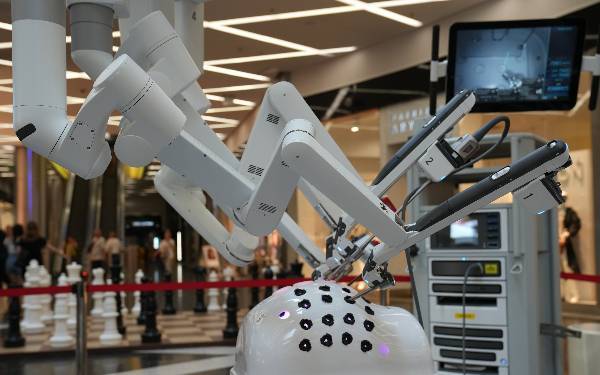 Prezentacja systemu chirurgii robotycznej da Vinci.  - 22