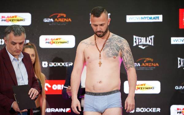 Oficjalna Ceremonia Ważenia zadowdników Knockout Boxing Night 27 - 8