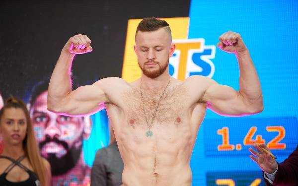 Oficjalna Ceremonia Ważenia zadowdników Knockout Boxing Night 27 - 38