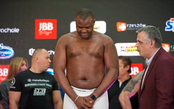 Oficjalna Ceremonia Ważenia zadowdników Knockout Boxing Night 27 - 64