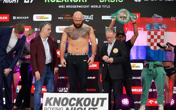 Oficjalna Ceremonia Ważenia zadowdników Knockout Boxing Night 27 - 74