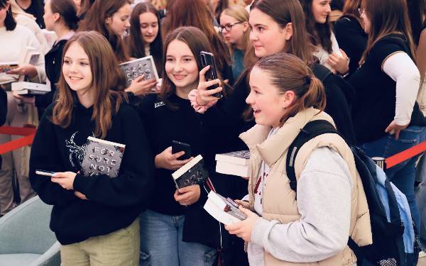 Sesja autografów w ramach Targów Książki Empik - 20